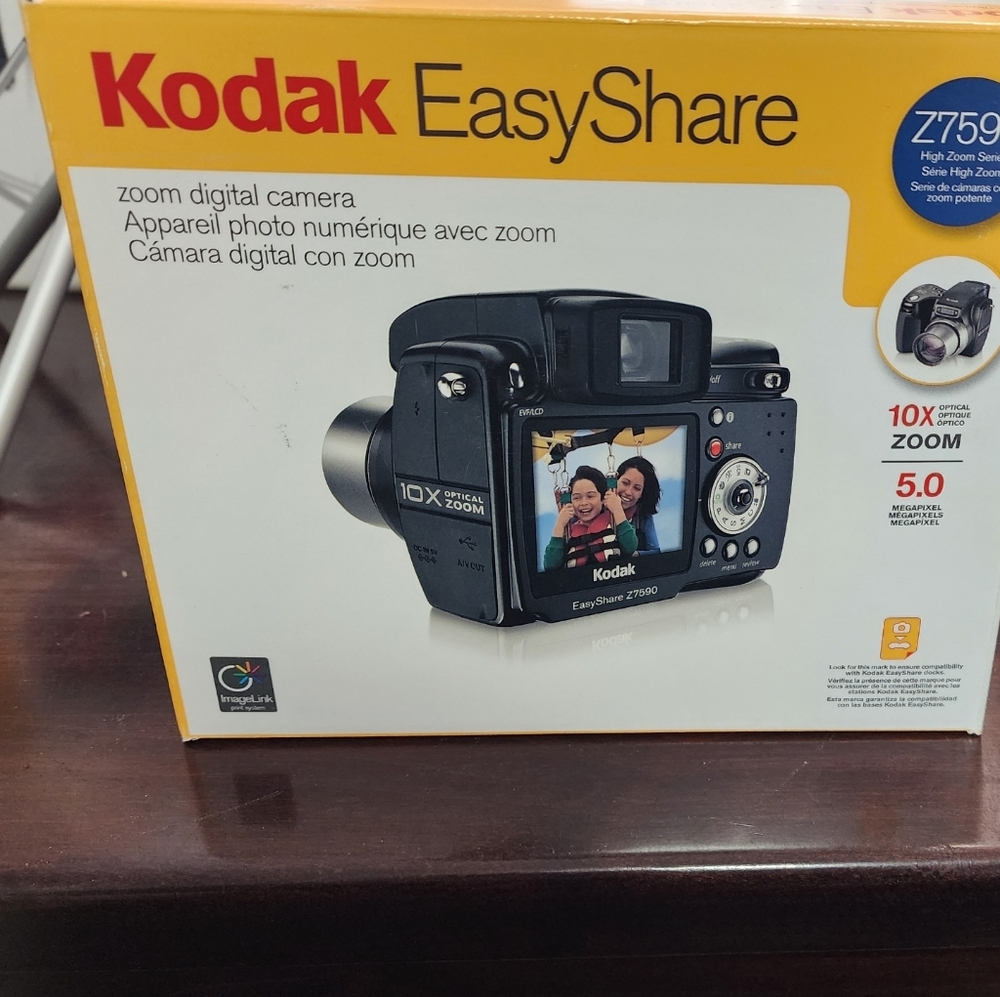 Kodak EasyShare Z7590 Black Digital Camera - 10X Zoom, 5.0 MP - Picture 2 of 16